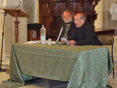 L'architetto Valente e don Mimì Fazioli durante la conferenza