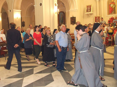 Una foto scattata durante il momento della comunione