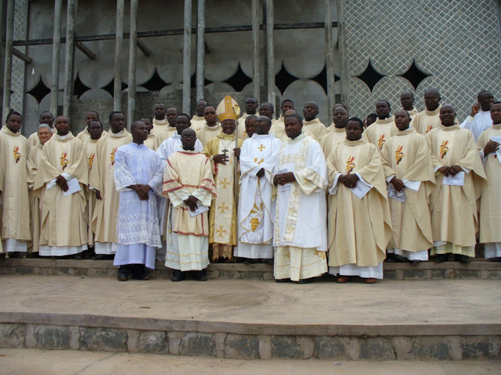 Besali: Messa Crismale nella Cattedrale di Mamfe, 3 aprile 2012