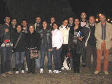 Salutiamo Bari con una foto di gruppo dove compaiono (da sinistra a destra): Michele Fuscoletti (AdC al 1�anno), Luca, Debora, Michele, Francesca, Mario Ciafardini (Segretario Regionale), Dolores, Emanuela, Lucia, Federica, Fabio, Mariateresa Dragonetti (AdC Bari-Bitonto), Luigi Fantini (AdC senior), Emidio e Gianni.