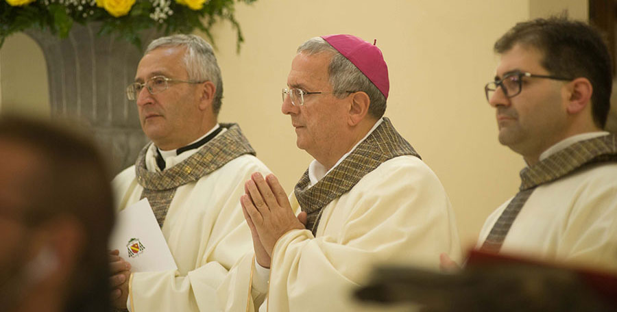 Una foto di Mons Camillo Ciibotti, Vescovo di Isernia – Venafro, durante l'ingresso nella Diocesi di Trivento di di Claudio Palumbo