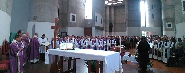 un'immagine del funerale di don Costantino Carnevale