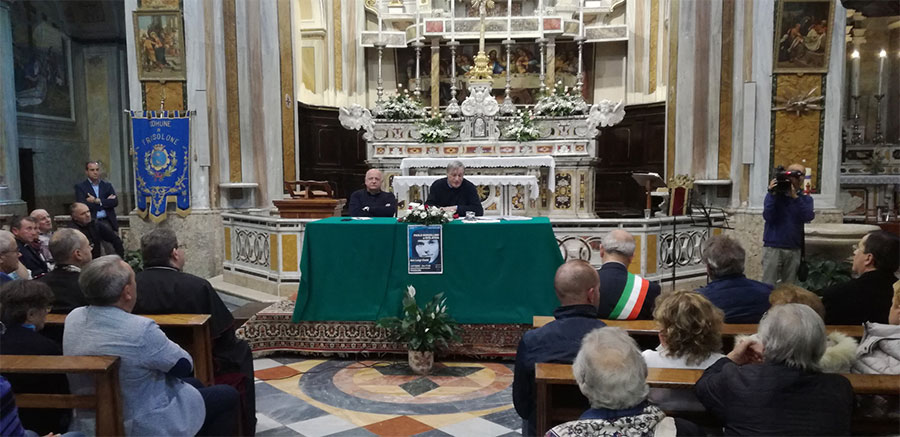 Un'immagine della conferenza con don Luigi Ciotti a Frosolone