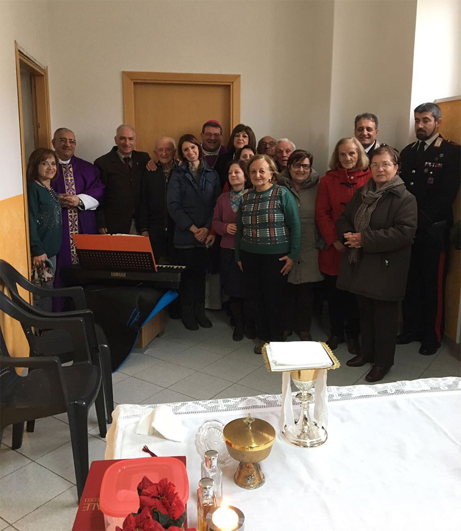 Una foto di gruppo con il Vescovo Claudio Palumbo