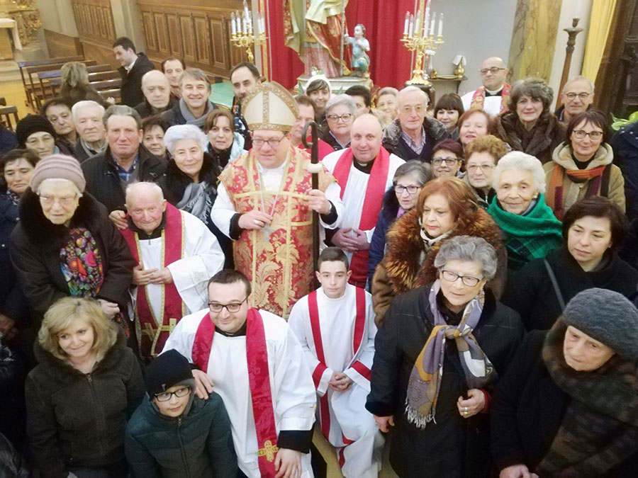 Una foto di gruppo con il Vescovo Claudio