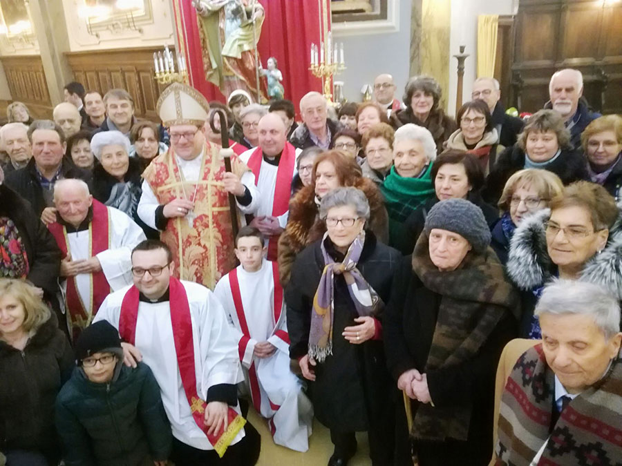 Una foto di gruppo con il vescovo di Trivento Claudio Palumbo