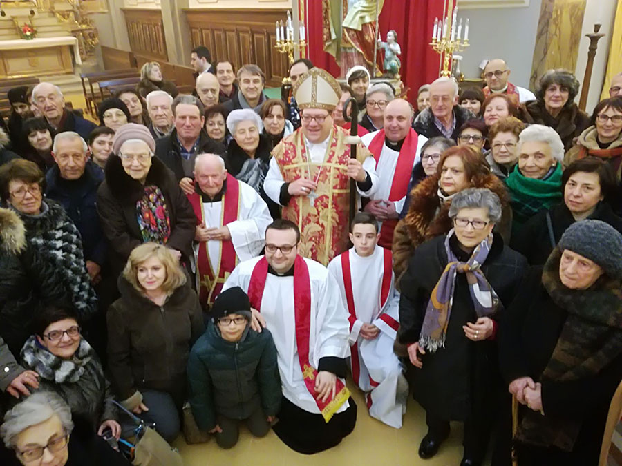 Una foto di gruppo con il vescovo di Trivento Claudio Palumbo