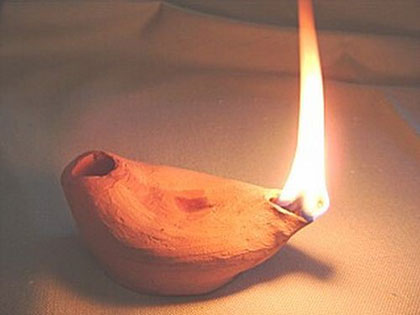 Un'immagine di una lampada a olio