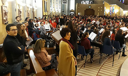 Una foto del precetto ad Agnone con il Vescovo Claudio Palumbo