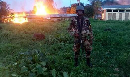 La foto di un soldato camerunense