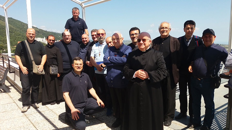 Una foto di gruppi di alcuni sacerdoti della Diocesi di Trivento