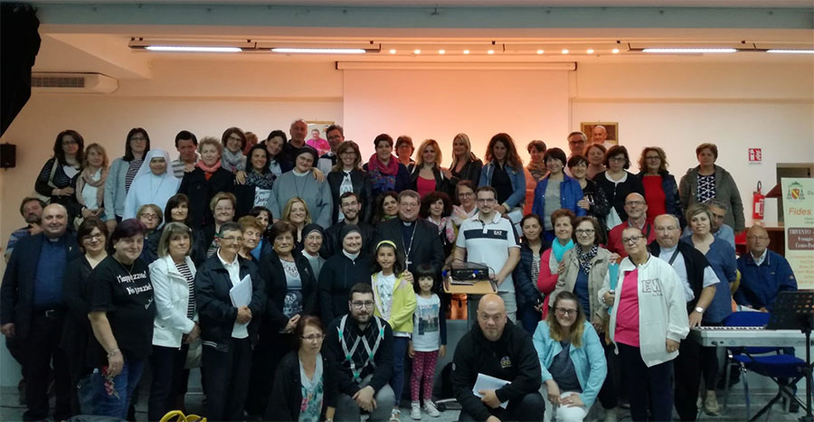 Una foto di gruppo dei partecipanti al corso di formazione Fides in Cantu a Trivento