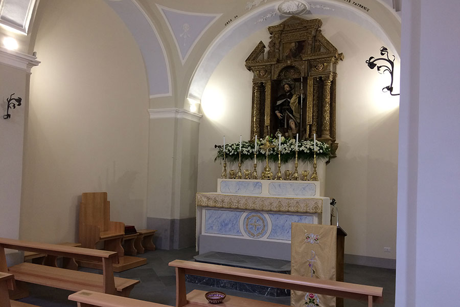 Una foto dell'altare della chiesa di San Rocco di Poggio Sannita