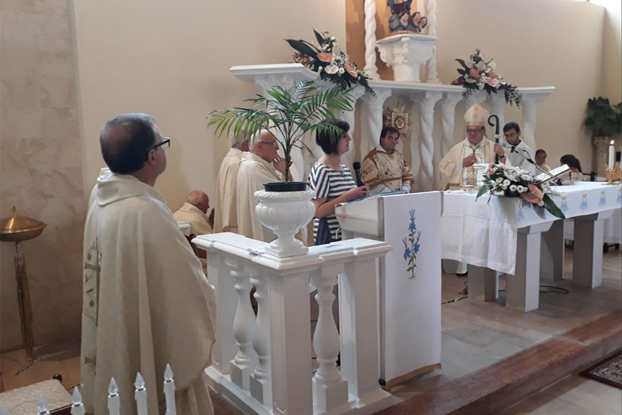 Un momento della celebrazione del Vescovo di Trivento Claudio Palumbo a Fontesambuco