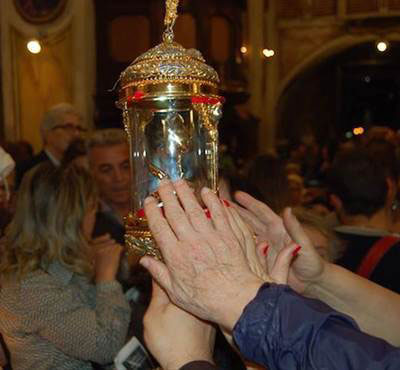 Un'immagine della Reliquia Pellegrina di Santa Rita da Cascia