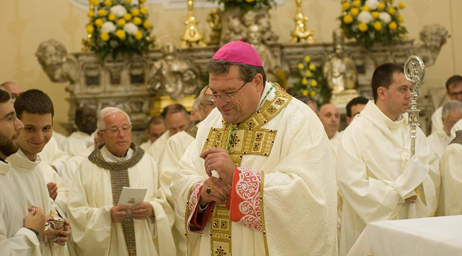 Una foto del Vescovo di Trivento Claudio Palumbo