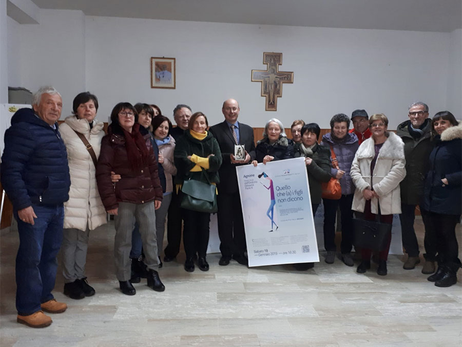 Un'immagine di gruppo dell'incontro