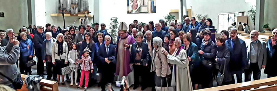 Una foto di gruppo dei partecipanti all'evento