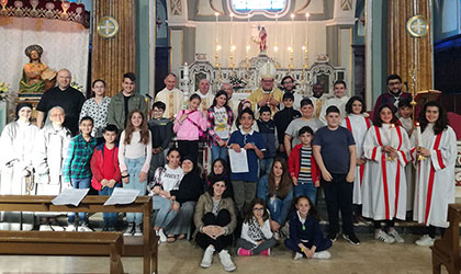 Una foto di alcuni chirichetti della Diocesi di Trivento insieme al Vescovo Claudio