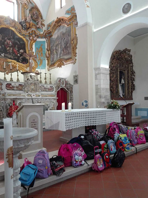 La benedizione delgi zainetti a Fossalto - Diocesi di Trivento