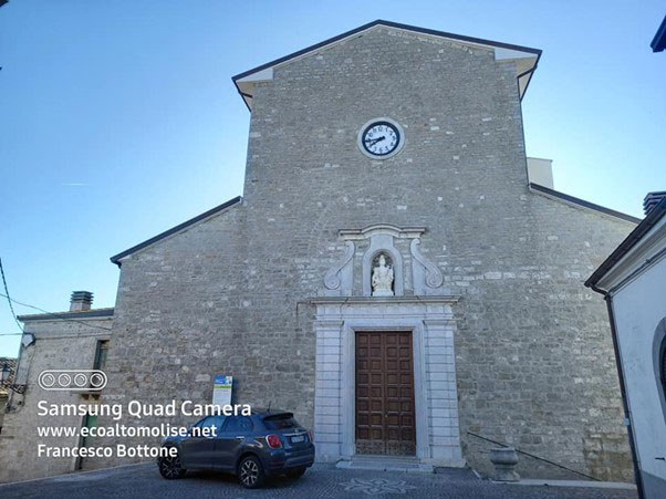 L'esterno della chiesa di Schiavi di Abruzzo appena restaurata