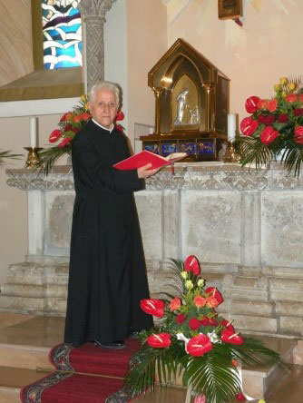 Una foto di Monsignor Nicola Gentile