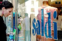 Dio ci salvi dallo stress dei saldi, dalla febbre delle promozioni e dall’inganno delle svendite