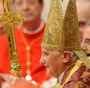 Il Papa: «Sostare in silenzio per capire una Presenza»