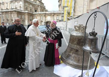 La benedizione della campana Maria SS. delle Grazie da parte del Santo Padre