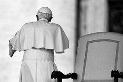 Benedetto XVI lascia