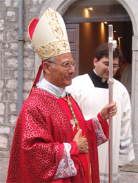 Decreto vescovile di indizione della Visita Pastorale consegnato a tutti i parroci della Diocesi