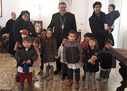 Una foto di gruppo con il vescovo di Trivento Claudio Palumbo