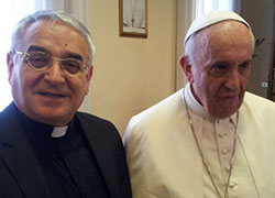 Una foto di Mons. Michele Giulio Masciarelli con Papa Francesco
