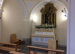 Una foto dell'altare della chiesa di San Rocco di Poggio Sannita