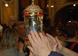 Un'immagine della Reliquia Pellegrina di Santa Rita da Cascia