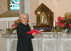 Una foto di Monsignor Nicola Gentile