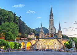 Col Vescovo Claudio pellegrini a Lourdes